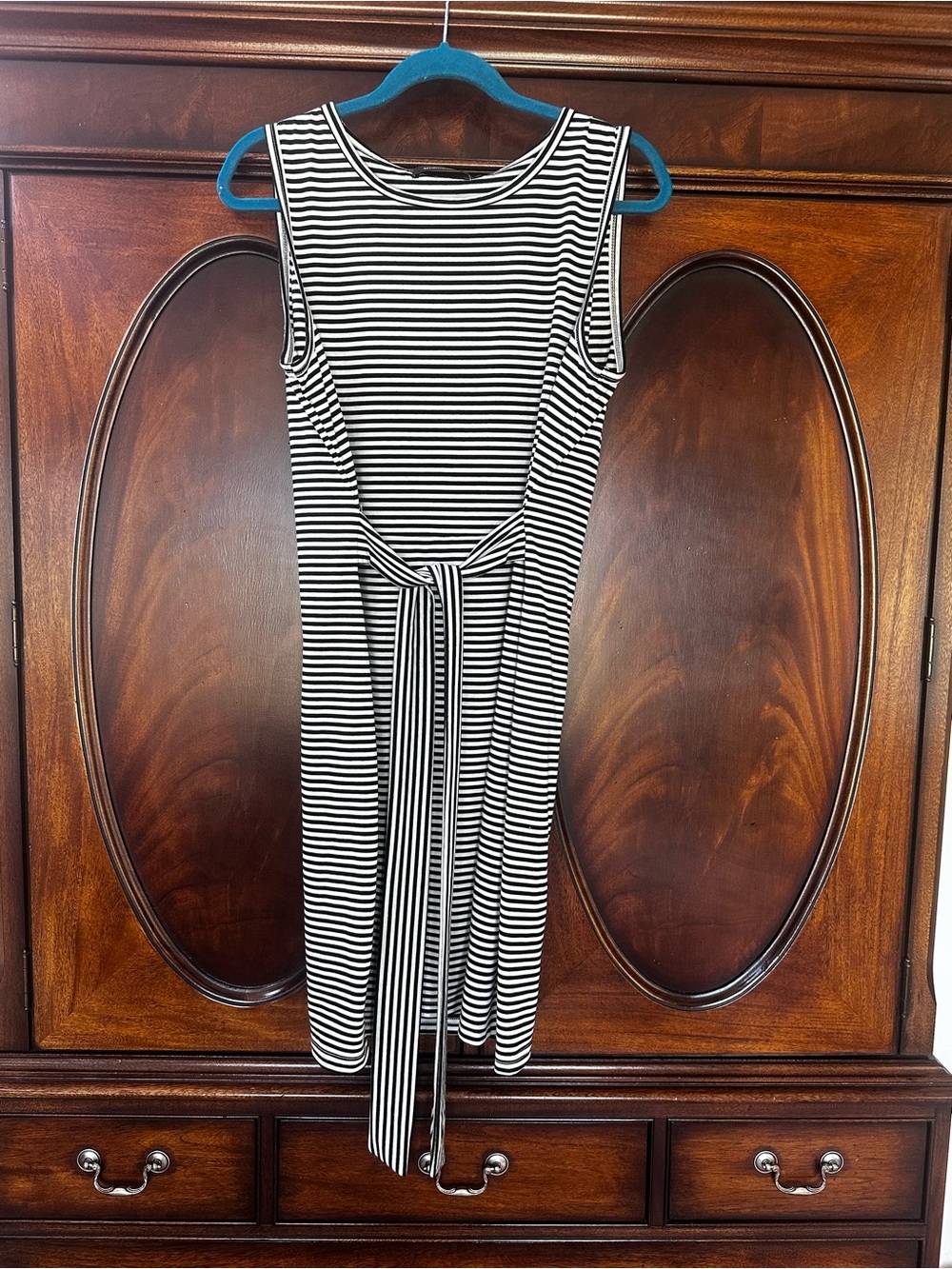 Striped Sleeveless Tie-Waist Midi Dress with pockets - Black & White - Large